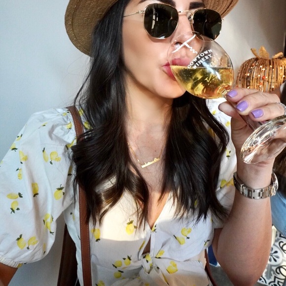 Lemon Print tie-front top fits like Small - Picture 6 of 7